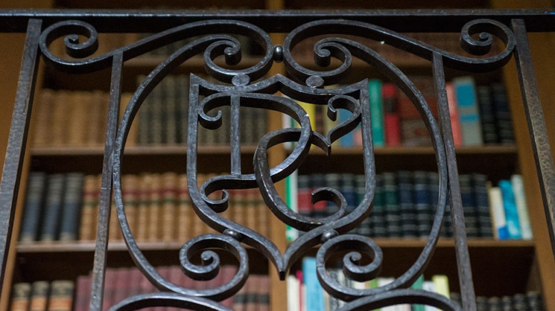 A detail of ironwork with a "D" and a "C"